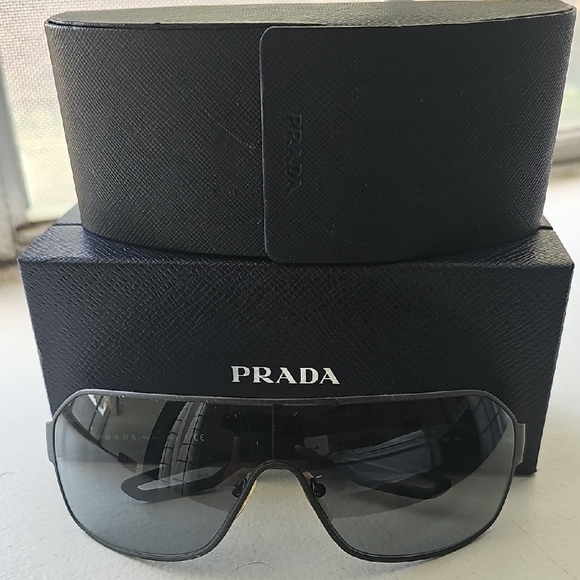 Men's Prada Sunglasses - Picture 13 of 13